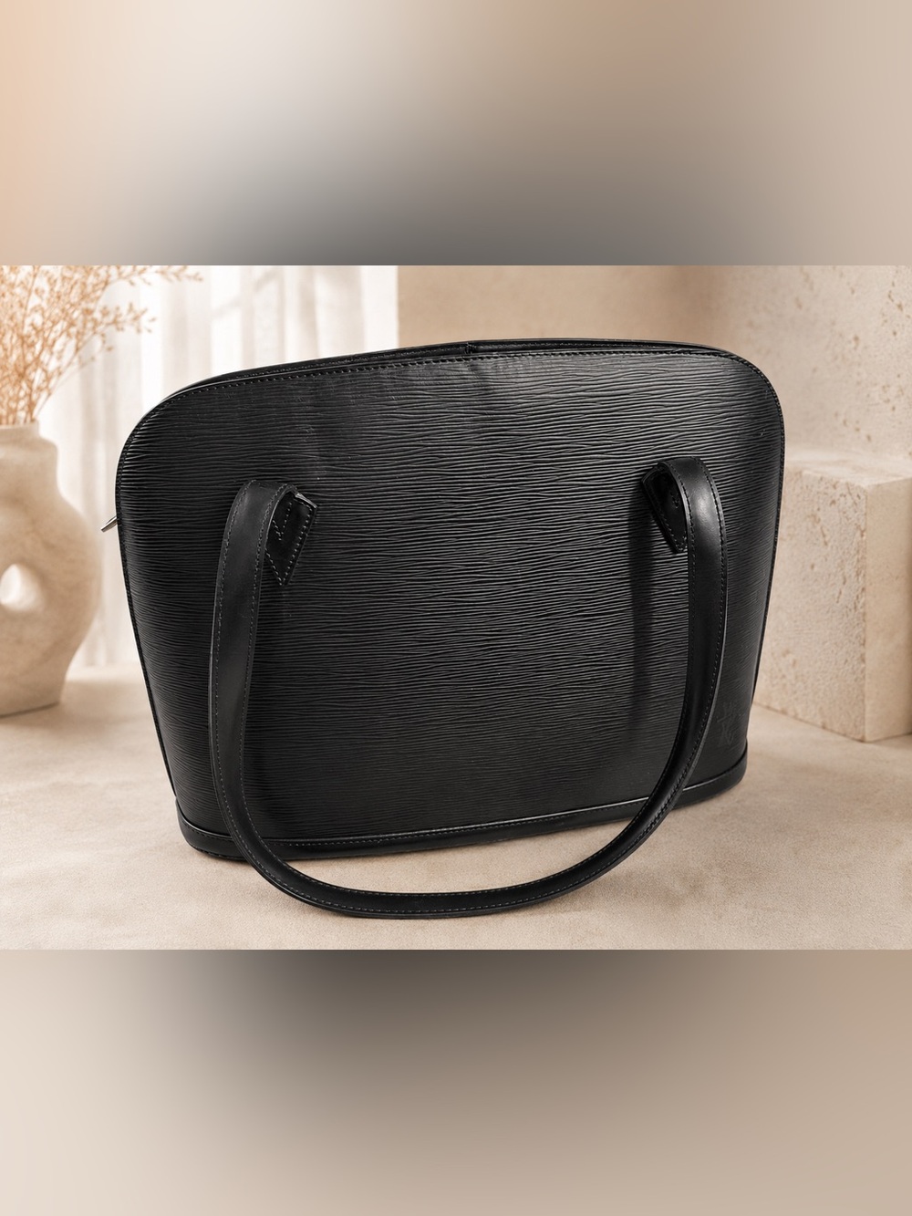 Vintage Louis Vuitton shoulder bag